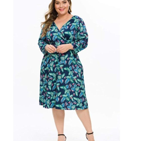 Women's 3/4 Sleeve Plus Size V-Neck Floral Dress - Picture 2 of 5